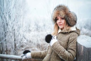 Foto: Frau Winterlandschaft