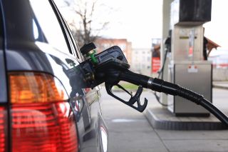 Foto: Auto an Tankstelle